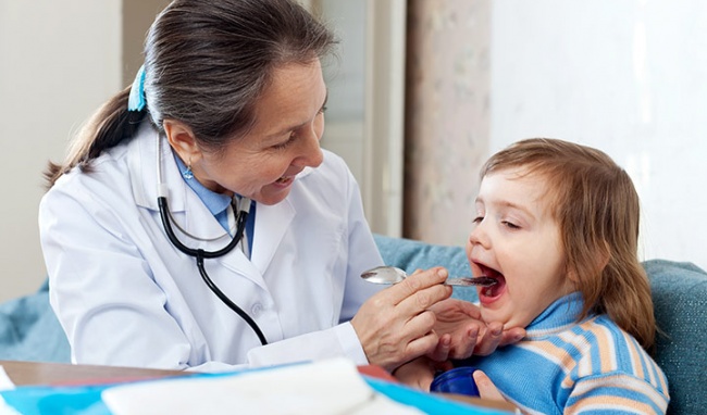 Tìm hiểu cách điều trị cho trẻ bị viêm họng amidan