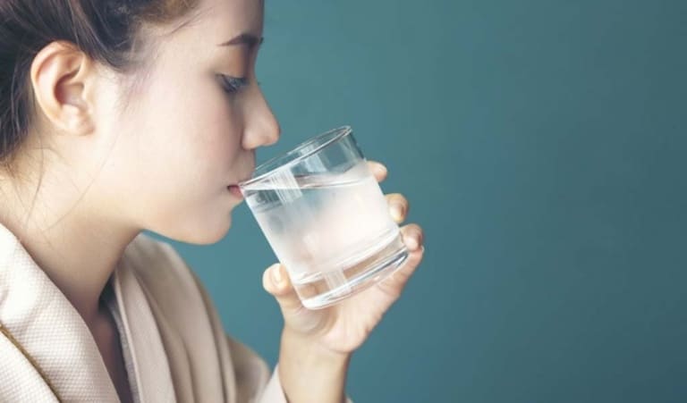 Viêm amidan nên uống nước gì để nhanh khỏi?